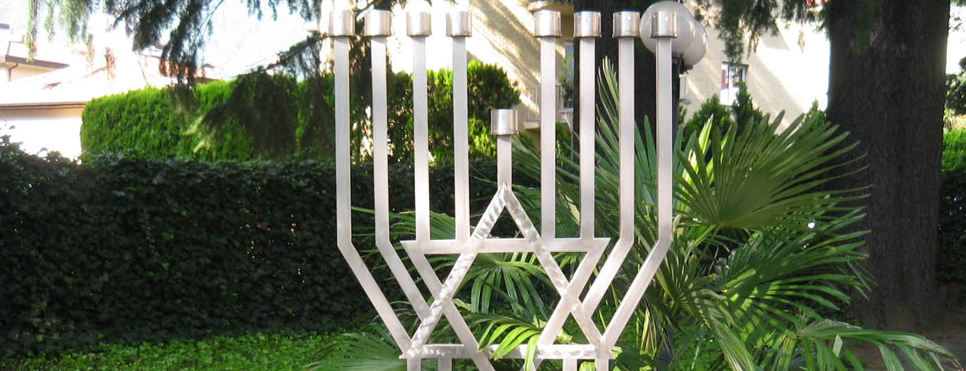 Chanukkia outside the Synagogue in Meran/o